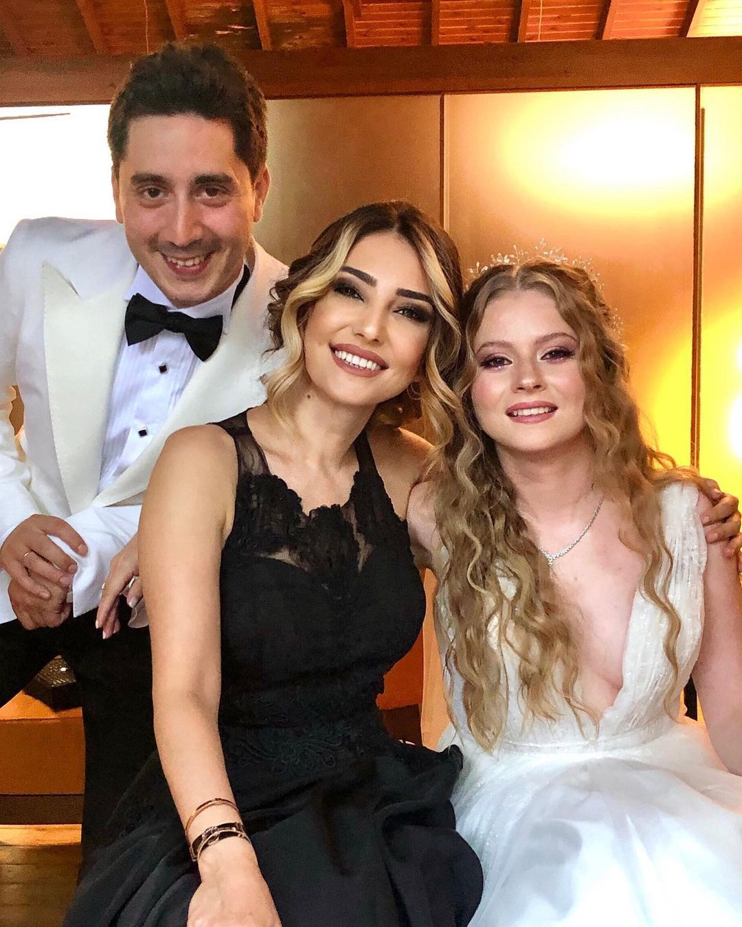 Küçük Sırlar ve Jet Sosyete'nin yıldızı Ecem Uzun dünyaevine girdi 11