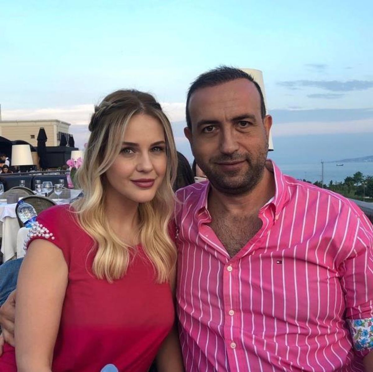 Emine Ün'e yönelik ihanet iddiaları akıllara ablalarının eşleriyle evlenen ünlüleri getirdi 1
