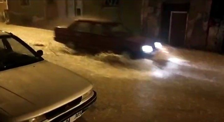 Edirne'de aniden bastıran yağmur hayatı felç etti 4