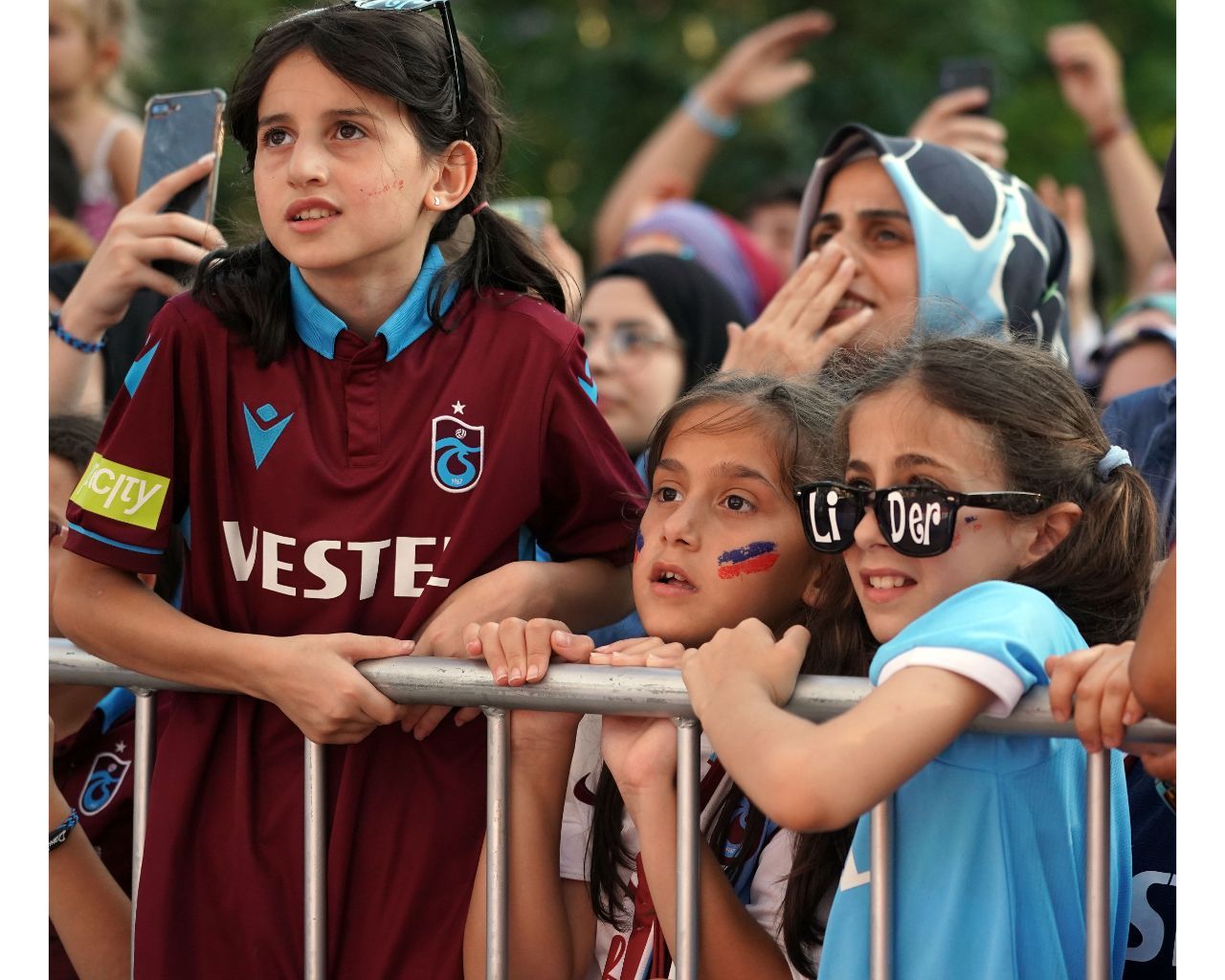 Başkan Ahmet Ağaoğlu konuştu! Taraftarlar meşalelerle geceyi aydınlattı 1