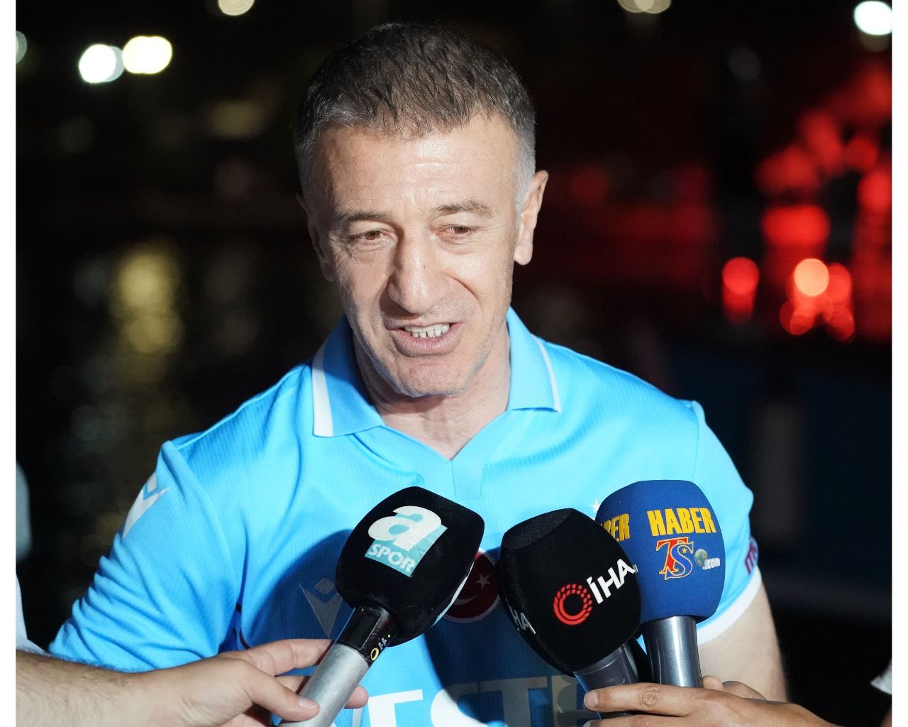 Başkan Ahmet Ağaoğlu konuştu! Taraftarlar meşalelerle geceyi aydınlattı 12