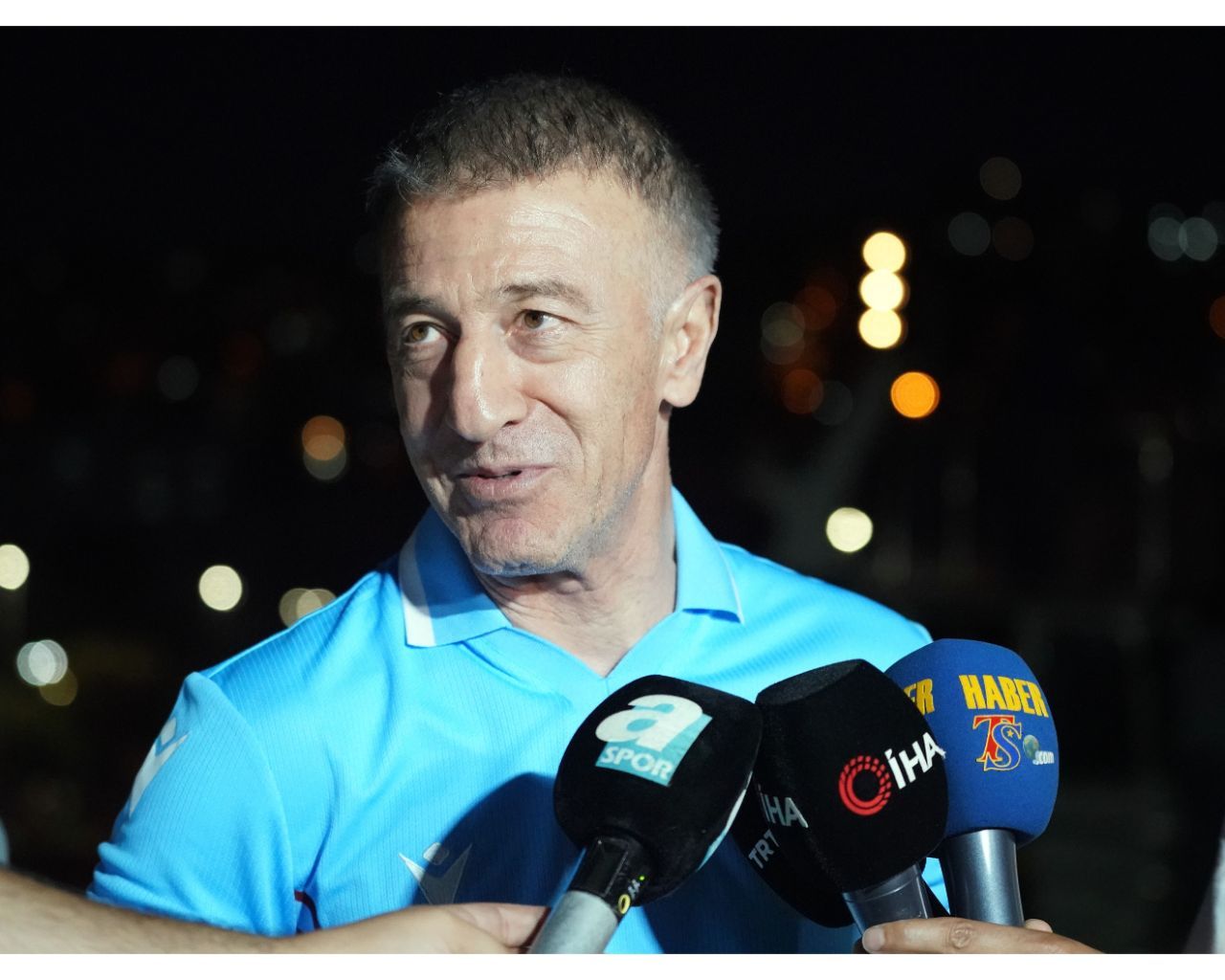 Başkan Ahmet Ağaoğlu konuştu! Taraftarlar meşalelerle geceyi aydınlattı 13