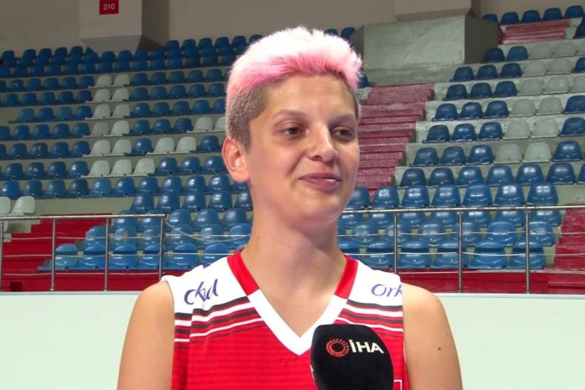 Milli voleybolcu Ebrar Karakurt, sözlü tacize uğradı! Kadıköy'de gergin anlar... 6