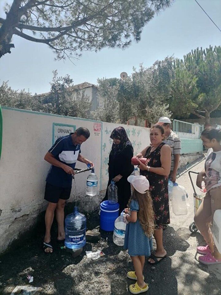 İzmir Dikili günlerdir susuzluktan kıvranırken CHP'li başkan heykel açma derdinde! 3