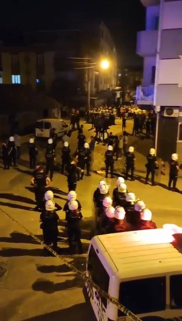 Mevsimlik işçilerin laf atma iddiası mahalleliyi ayaklandırdı 5