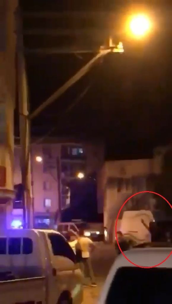 Mevsimlik işçilerin laf atma iddiası mahalleliyi ayaklandırdı 1