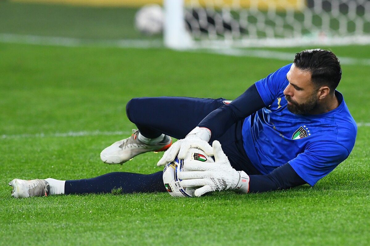 Fenerbahçe, Altay Bayındır'a yedek olarak dünyaca ünlü kaleci Salvatore Sirigu'yu getiriyor 5