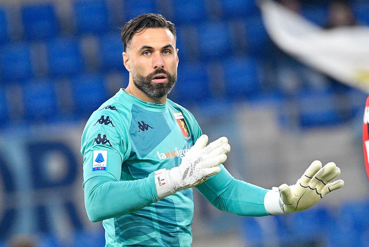 Fenerbahçe, Altay Bayındır'a yedek olarak dünyaca ünlü kaleci Salvatore Sirigu'yu getiriyor 6