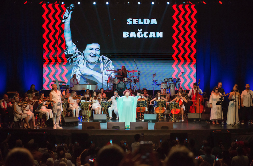Selda Bağcan konserinde Aleyna Tilki sürprizi 12