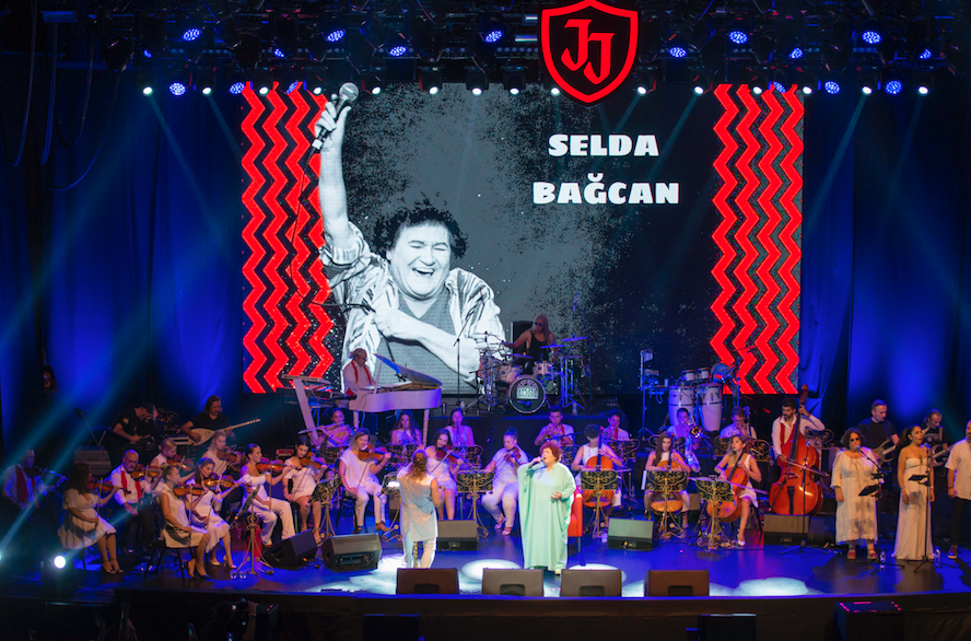 Selda Bağcan konserinde Aleyna Tilki sürprizi 10