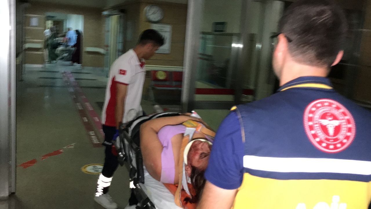 Husumetlisi olan kadına çarpıp, 300 metre aracın tavanında sürükledi, düşünce üzerinden geçti 4