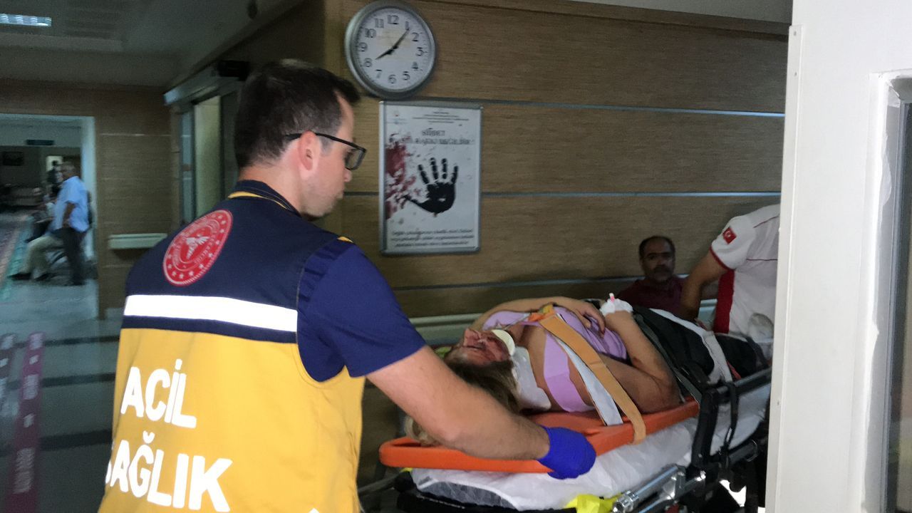 Husumetlisi olan kadına çarpıp, 300 metre aracın tavanında sürükledi, düşünce üzerinden geçti 5