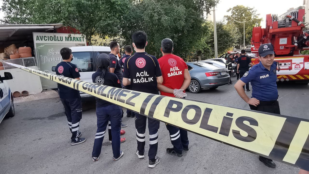 Kendilerini rehin alıp intihara kalkışan babalarını korku dolu gözlerle izlediler 5