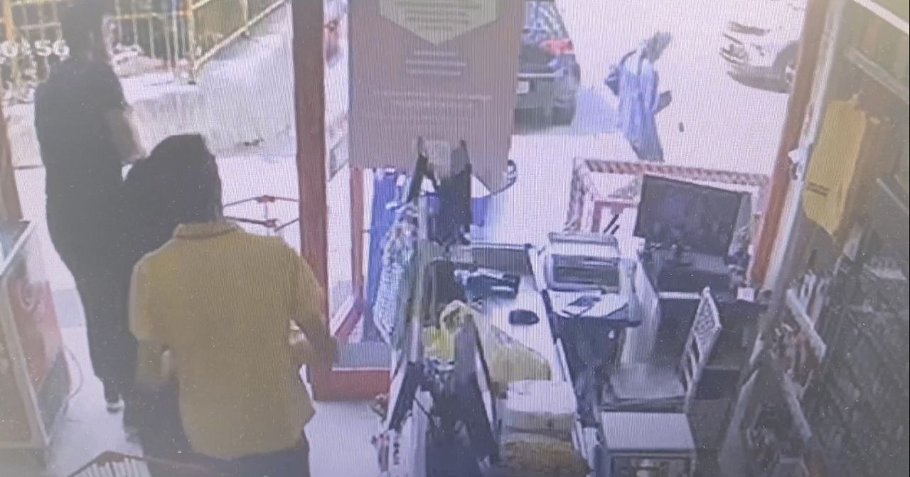 Genç kadın uçuşu olduğu gün pencereden düşmüştü! Kardeşi tutuklandı 1
