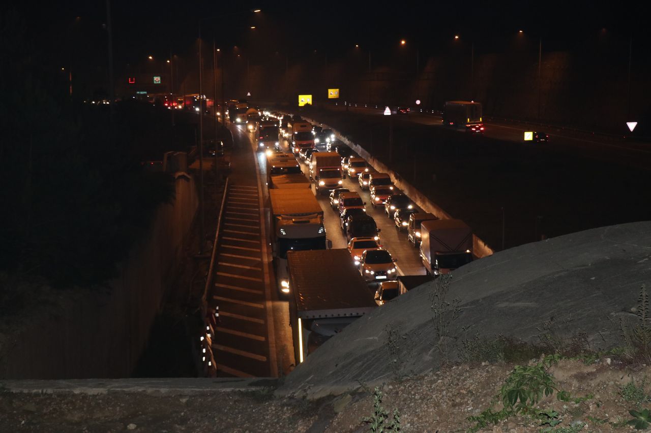 Bolu Dağı Tüneli'nde 3 TIR ve 1 kamyonet birbirine girdi 6