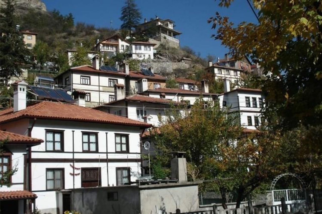 Büyüleyici tabiat parkları, şifalı jeotermal suları, saraylara layık lezzetleri ve keyifli kayak merkezleriyle Bolu’da gezilecek yerler listesi! 22