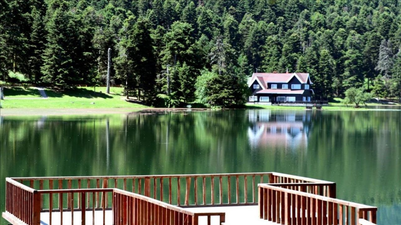 Büyüleyici tabiat parkları, şifalı jeotermal suları, saraylara layık lezzetleri ve keyifli kayak merkezleriyle Bolu’da gezilecek yerler listesi! 25