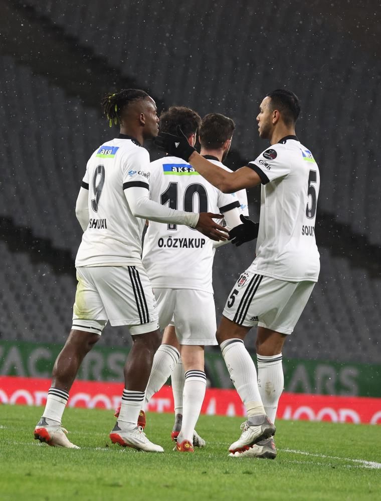 Beşiktaş'tan ayrılan yıldız forvet Michy Batshuayi'ye sürpriz talip 5