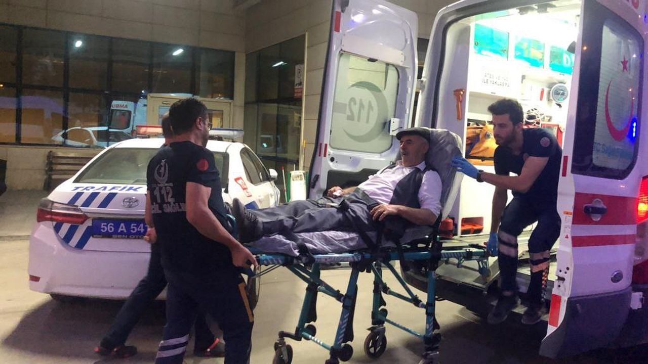 Siirt'te askeri araç ile kamyonet çarpıştı: 5 yaralı 1