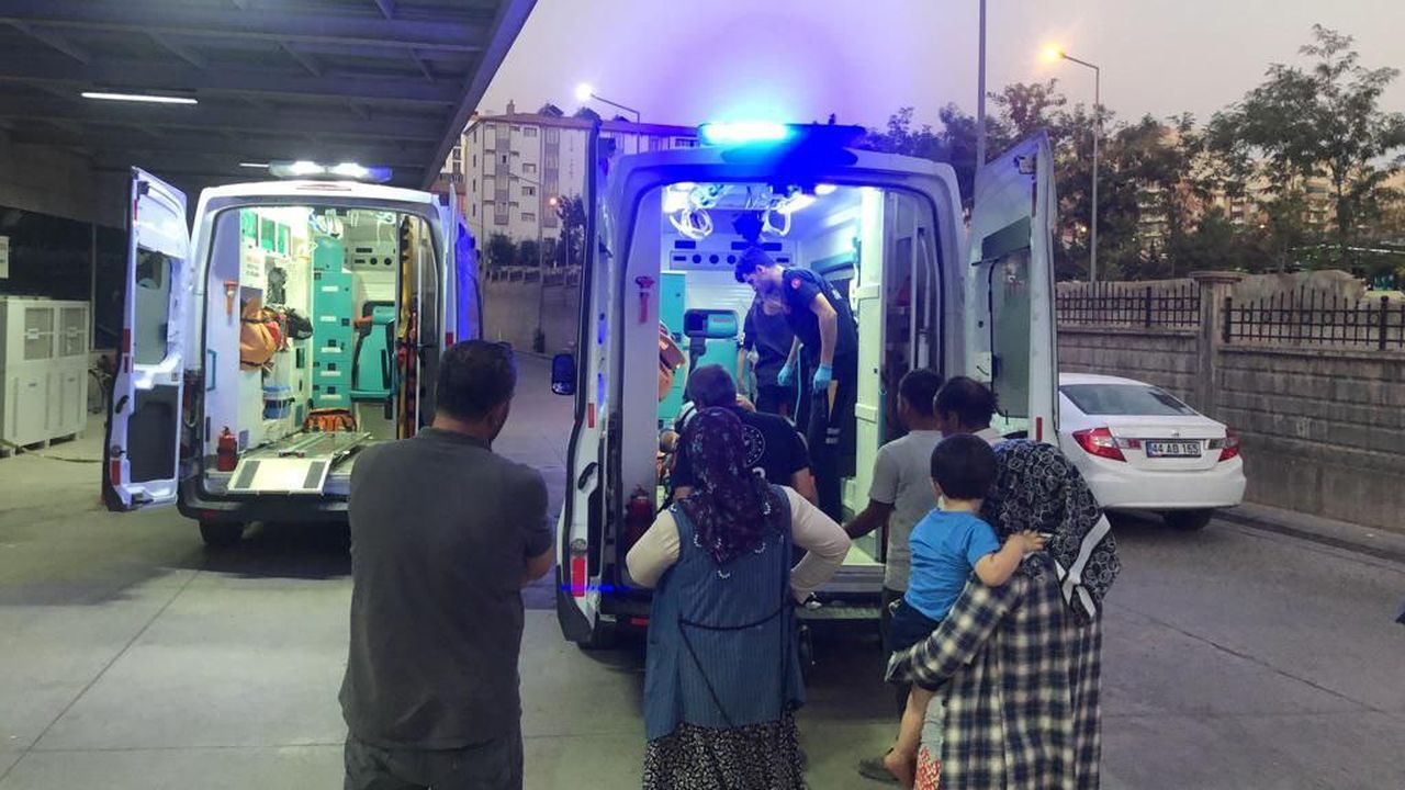 Siirt'te askeri araç ile kamyonet çarpıştı: 5 yaralı 2