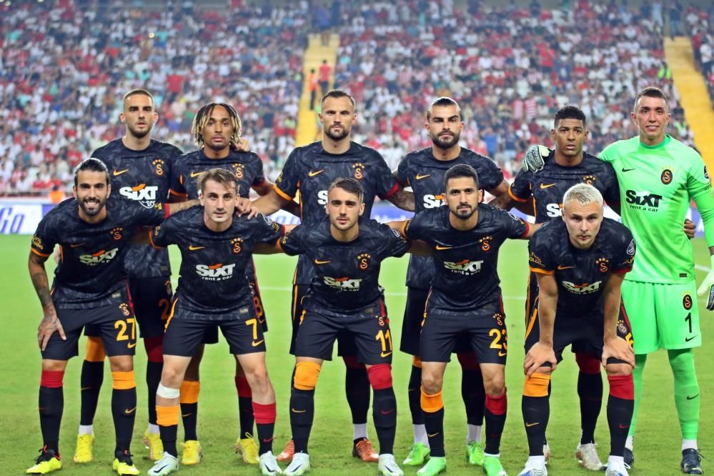 Galatasaraylı taraftarlardan sosyal medyada Fatih Terim ve Okan Buruk paylaşımları 1