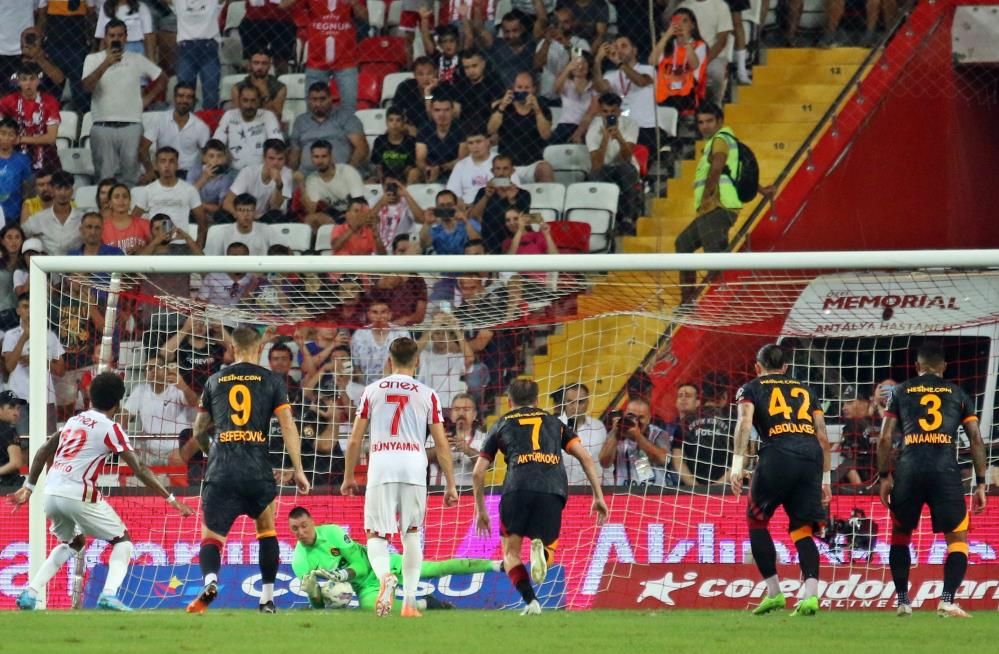 Galatasaraylı taraftarlardan sosyal medyada Fatih Terim ve Okan Buruk paylaşımları 3