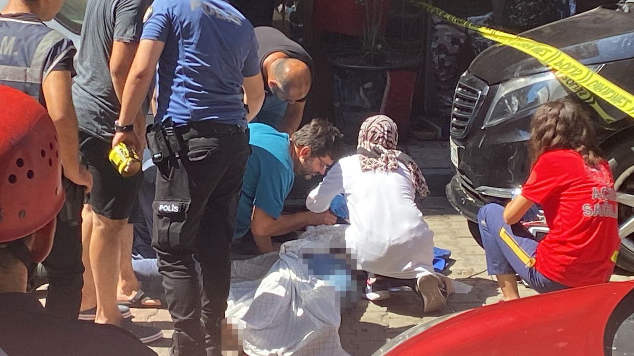 Cam silerken düşüp öldü, kocasının son bakışı yürekleri dağladı 2