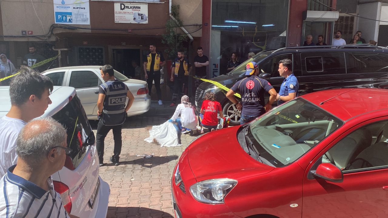 Cam silerken düşüp öldü, kocasının son bakışı yürekleri dağladı 3