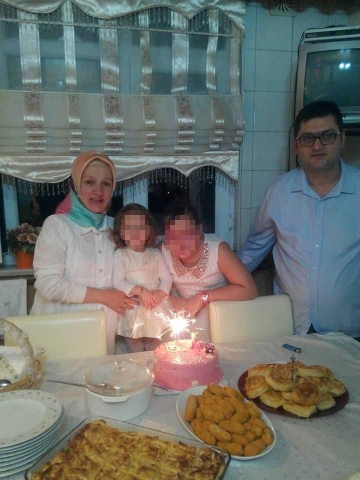 Cam silerken düşüp öldü, kocasının son bakışı yürekleri dağladı 8