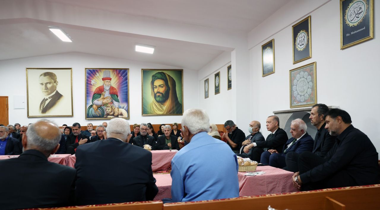 Cumhurbaşkanı Erdoğan, cemevinde Alevi dedeleriyle birlikte iftar yaptı 1
