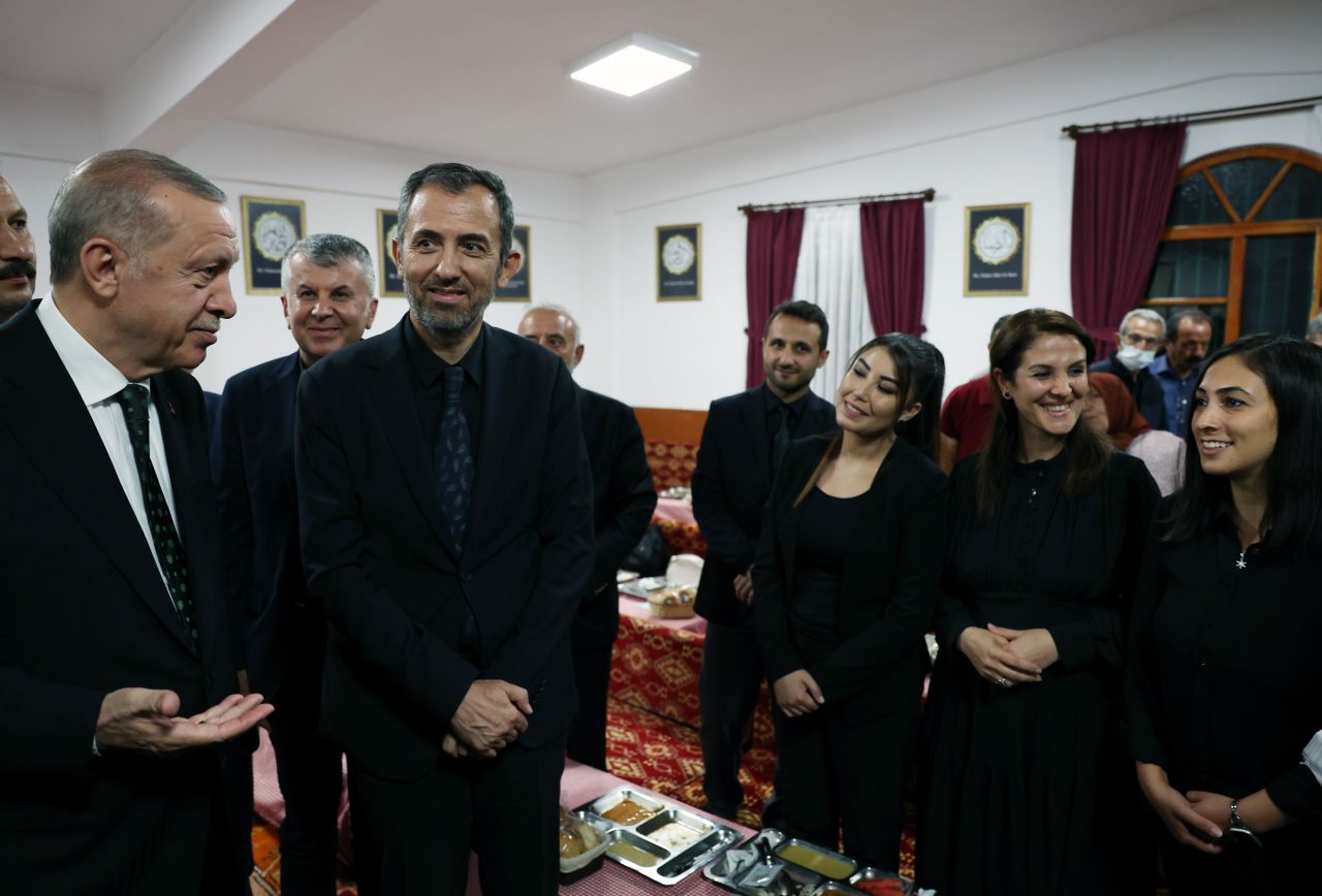 Cumhurbaşkanı Erdoğan, cemevinde Alevi dedeleriyle birlikte iftar yaptı 5