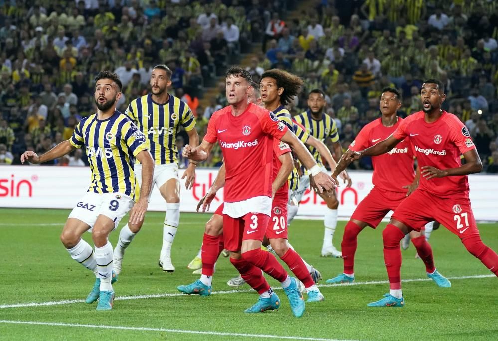 3-3 berabere biten Fenerbahçe-Ümraniyespor maçı sonrası Miha Zajc depremi 2