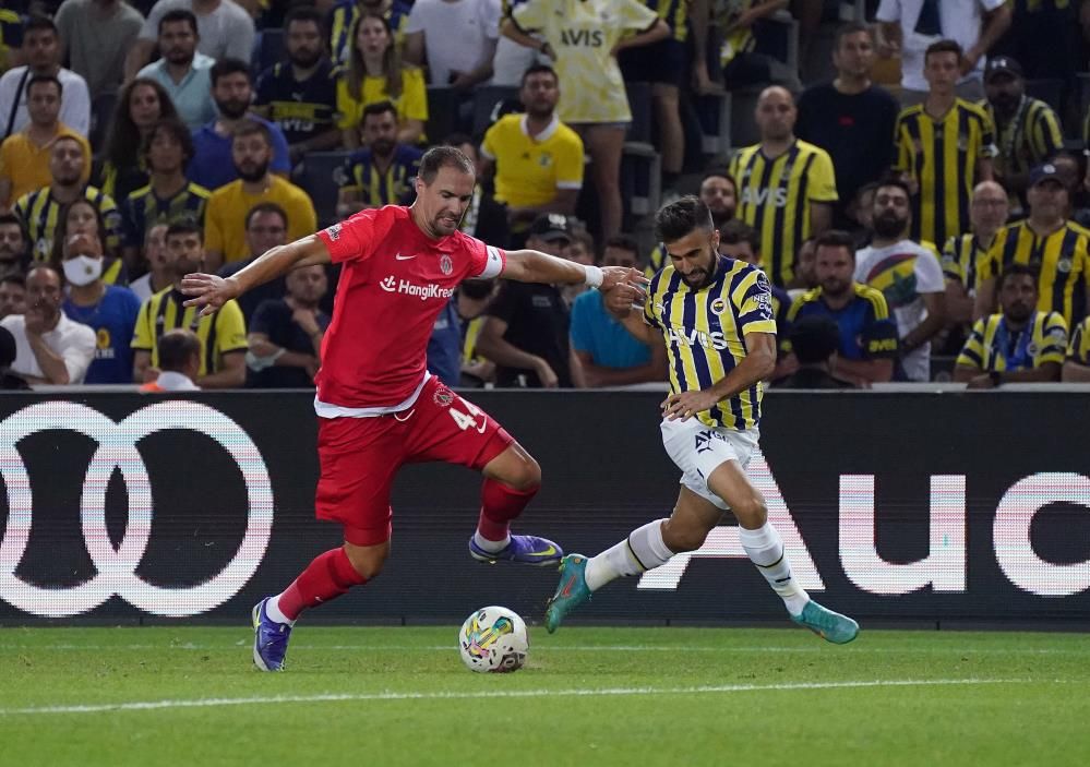 3-3 berabere biten Fenerbahçe-Ümraniyespor maçı sonrası Miha Zajc depremi 3