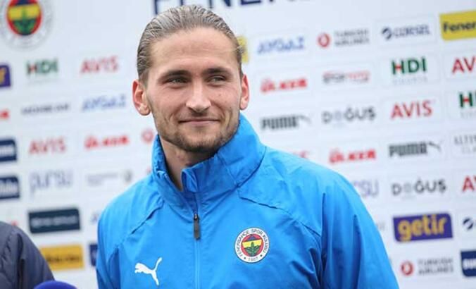 Durumu belirsizliğini koruyan Fenerbahçeli futbolcu Miguel Crespo'ya sürpriz talip 4