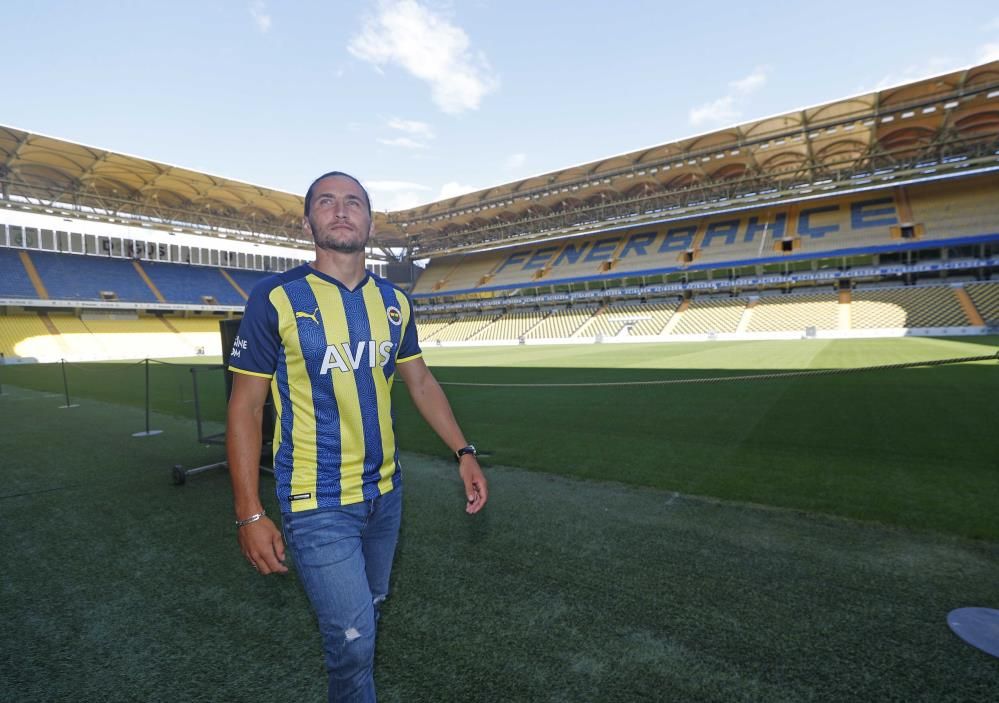 Durumu belirsizliğini koruyan Fenerbahçeli futbolcu Miguel Crespo'ya sürpriz talip 6