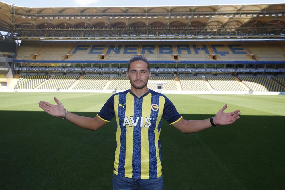 Durumu belirsizliğini koruyan Fenerbahçeli futbolcu Miguel Crespo'ya sürpriz talip 8