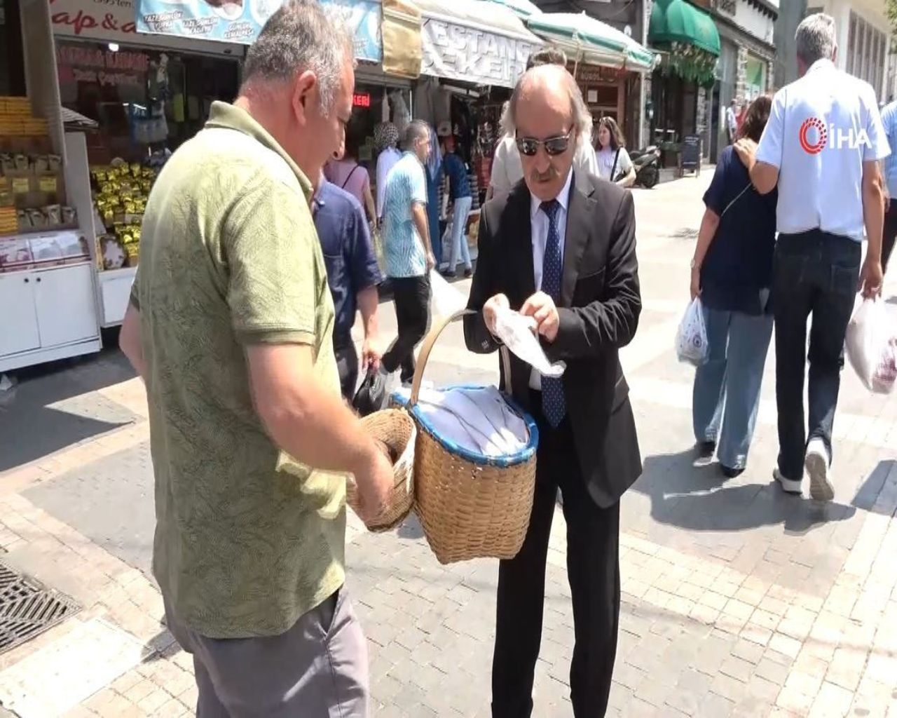 Takım elbise ile simit satıyor! Aylık kazancını duyanlar ise kulaklarına inanamıyor 8