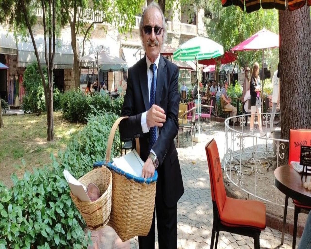 Takım elbise ile simit satıyor! Aylık kazancını duyanlar ise kulaklarına inanamıyor 4