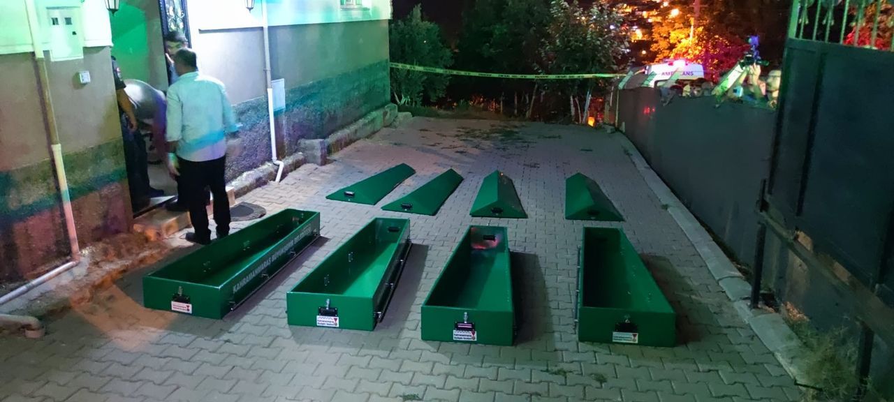 Ailesini yok etmişti! Katliam evindeki cenazeler morga kaldırıldı 7
