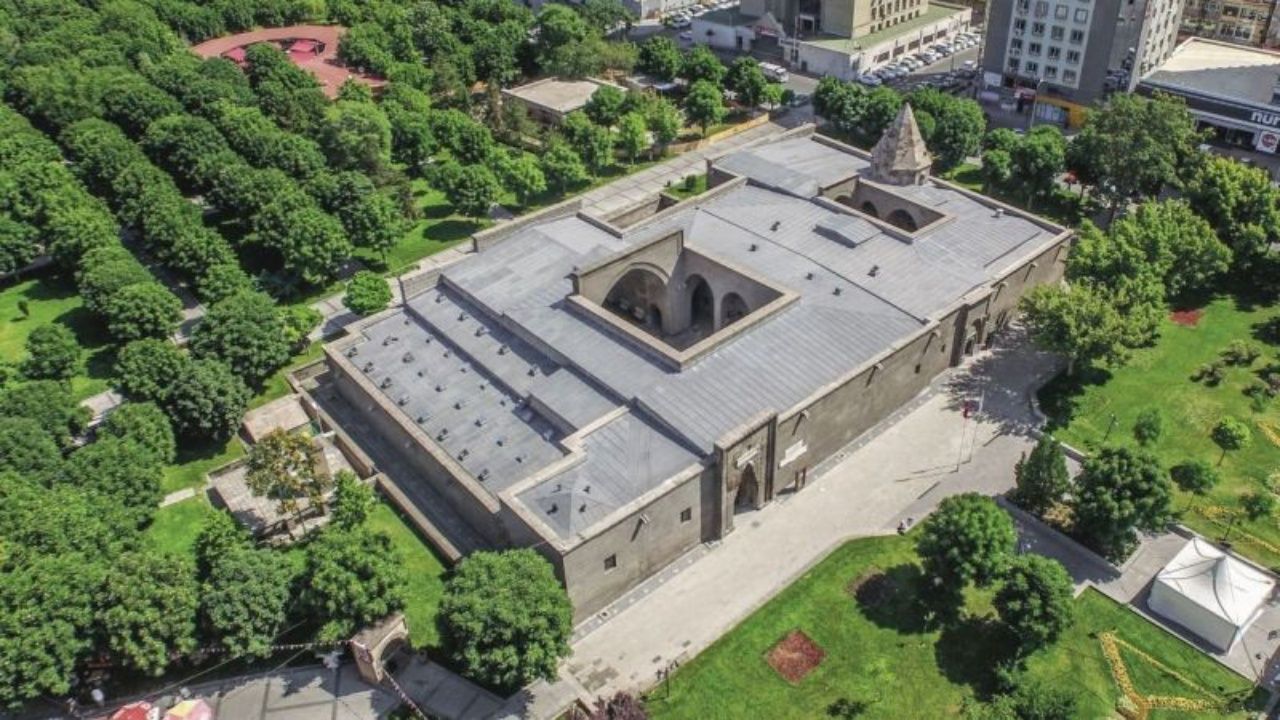Yöresel Lezzetleri ve tarihi atmosferiyle Kayseri gezi listesi! 14