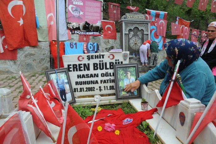 İyi ki varsın Eren... Teröristlerce şehit edilen Eren Bülbül, şehadetinin 5. yılında anıldı! 8