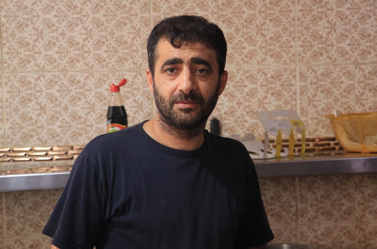 Adana'da akılalmaz olay: 3 evladını kebapçıya bırakıp kaçtı! Çocuklar hüngür hüngür ağladı... 6