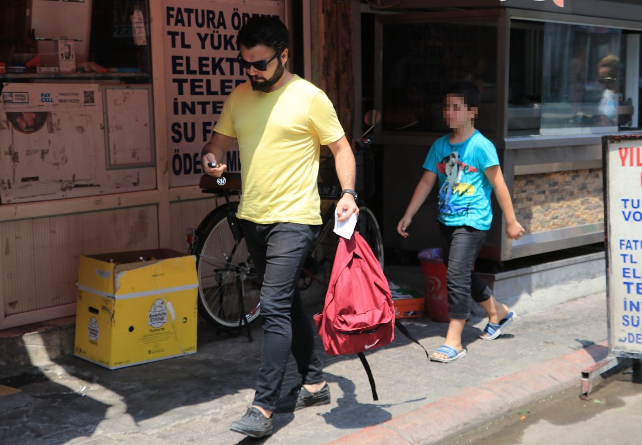 Adana'da akılalmaz olay: 3 evladını kebapçıya bırakıp kaçtı! Çocuklar hüngür hüngür ağladı... 7