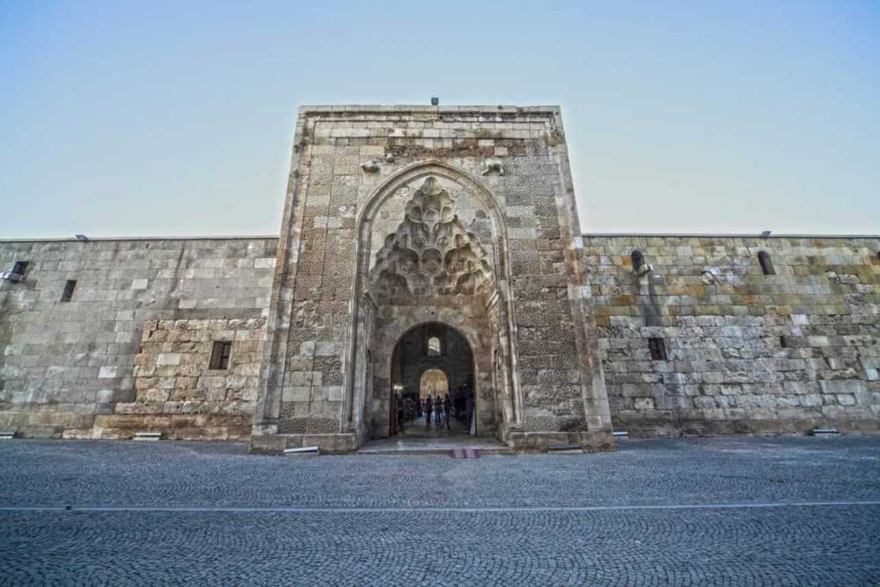 Tarihi yerleri ve doğal güzellikleriyle Sivas gezilecek yerler ve yöresel lezzetler listesi 9