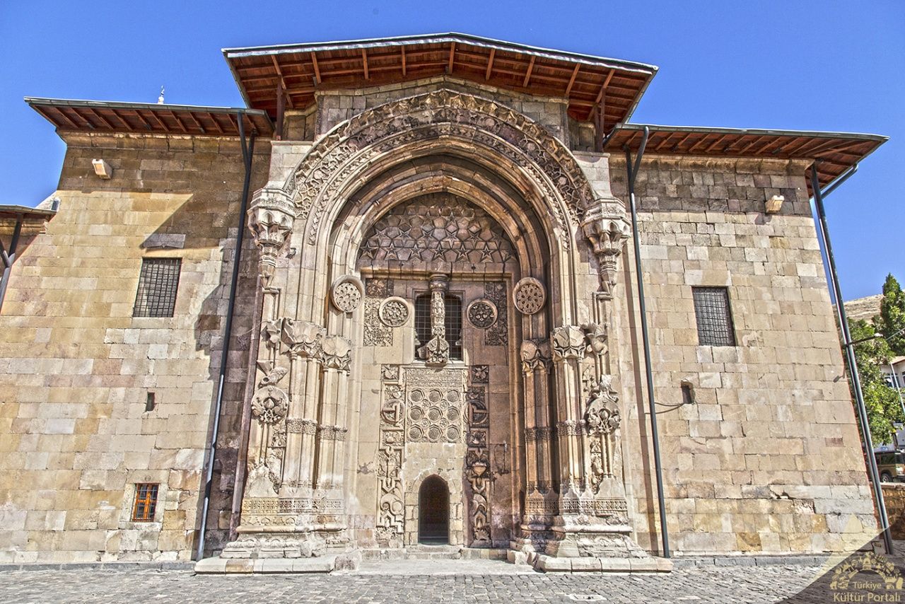 Tarihi yerleri ve doğal güzellikleriyle Sivas gezilecek yerler ve yöresel lezzetler listesi 5