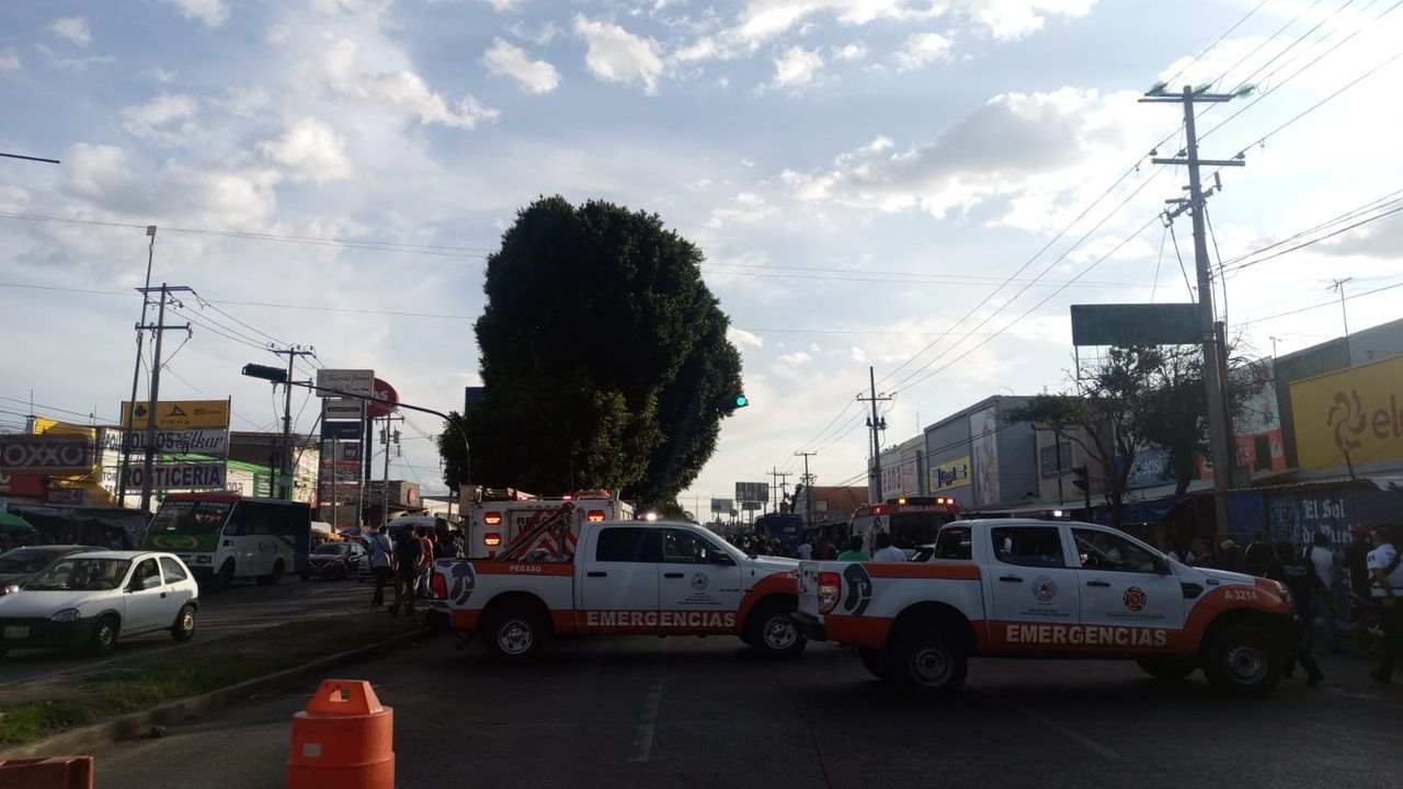 Bir otobüs, bir minibüs ve 3 otomobil birbirine girdi: 50 yaralı 6