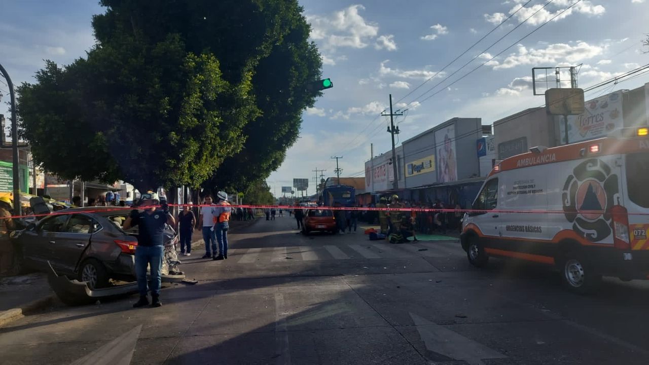 Bir otobüs, bir minibüs ve 3 otomobil birbirine girdi: 50 yaralı 7
