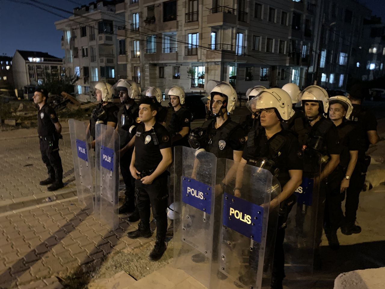 Esenyurt’ta çocukların kavgasına aileler karıştı: 2 yaralı 1