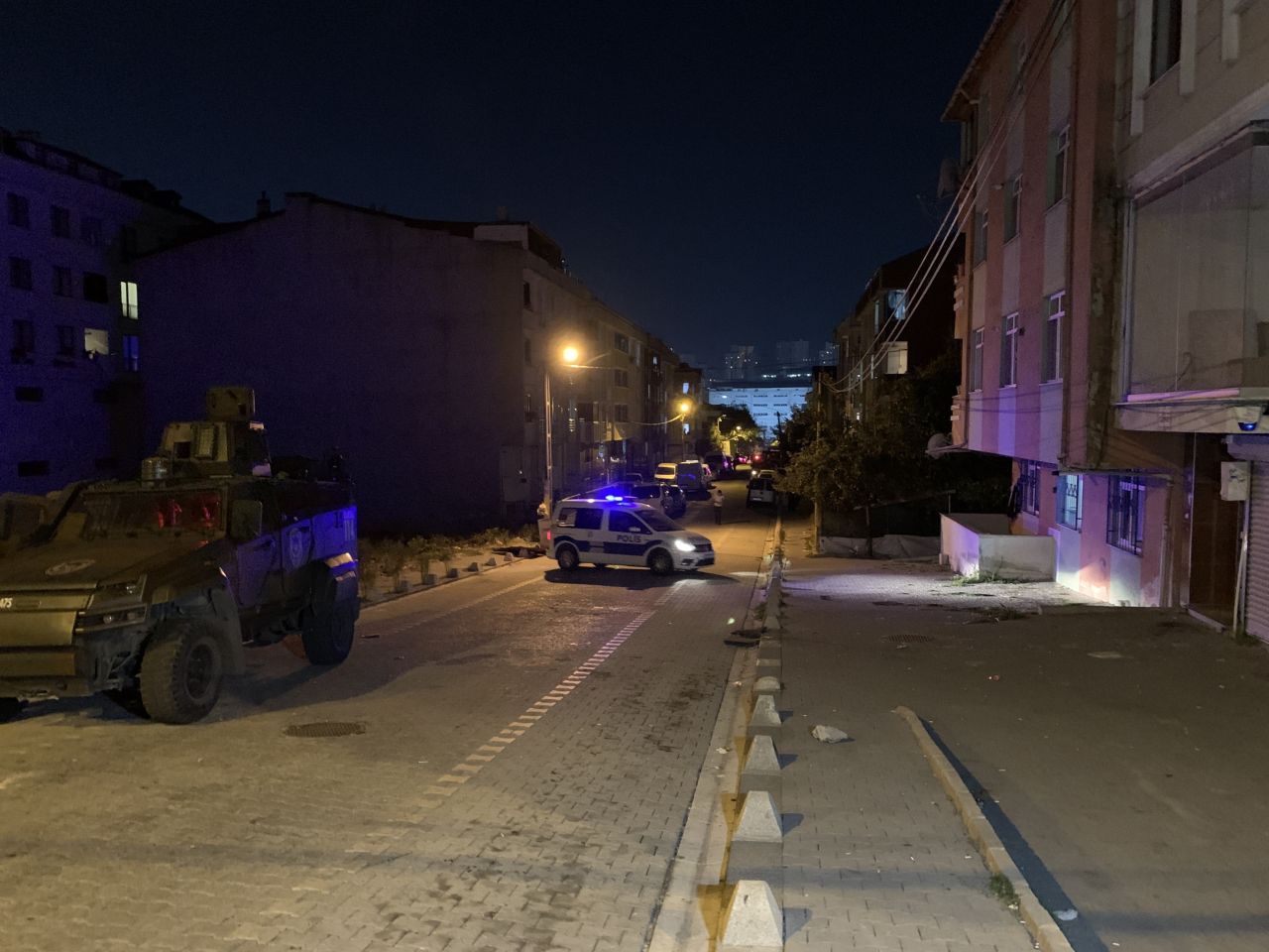 Esenyurt’ta çocukların kavgasına aileler karıştı: 2 yaralı 3