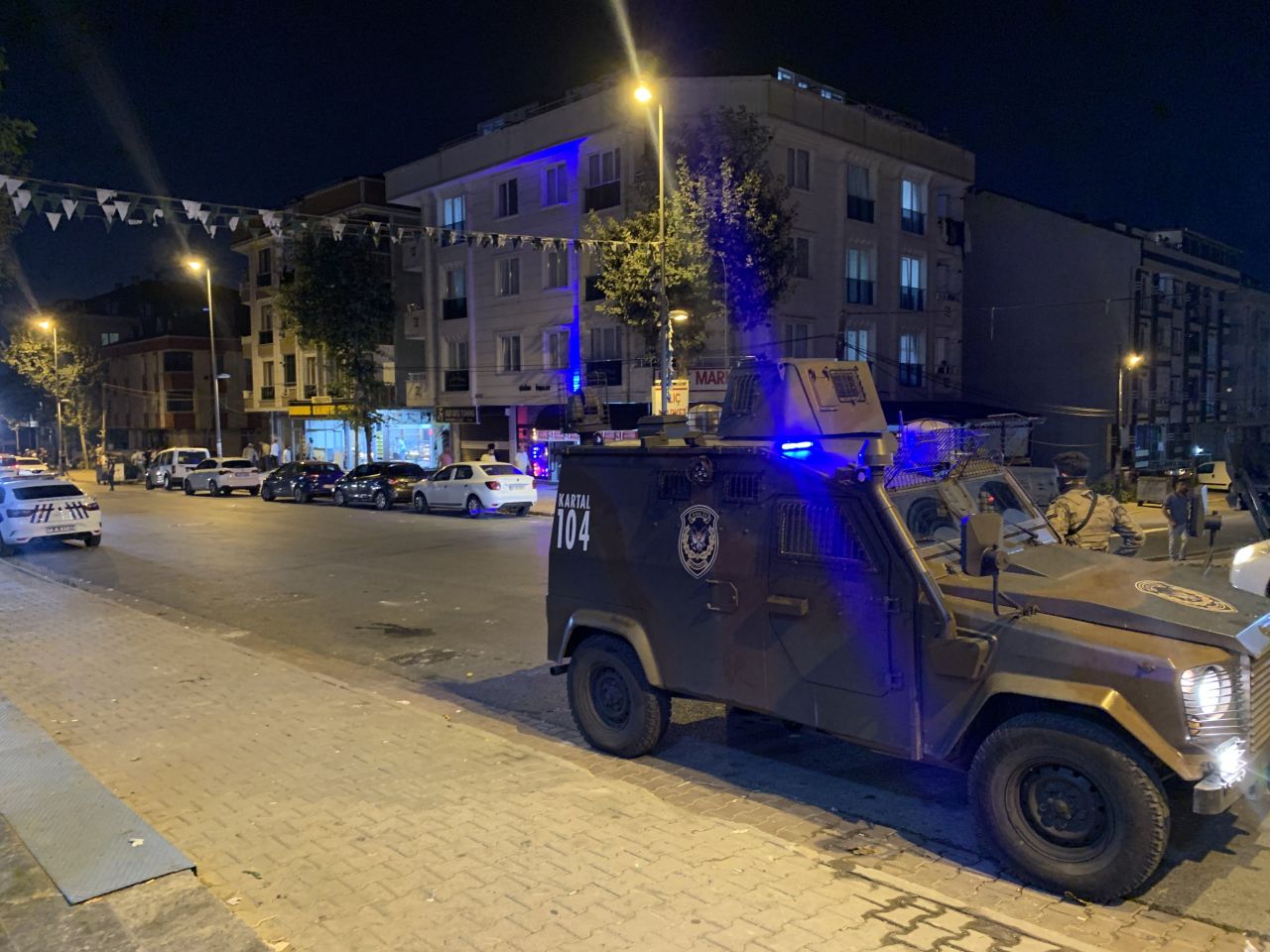 Esenyurt’ta çocukların kavgasına aileler karıştı: 2 yaralı 4